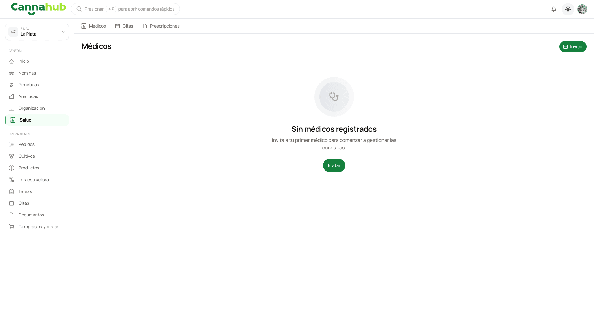 Panel médico con pacientes, consultas y prescripciones